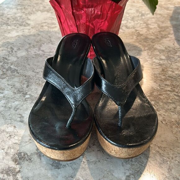 EUC UGG Wedge Sandal (size 9.5) - Picture 2 of 7